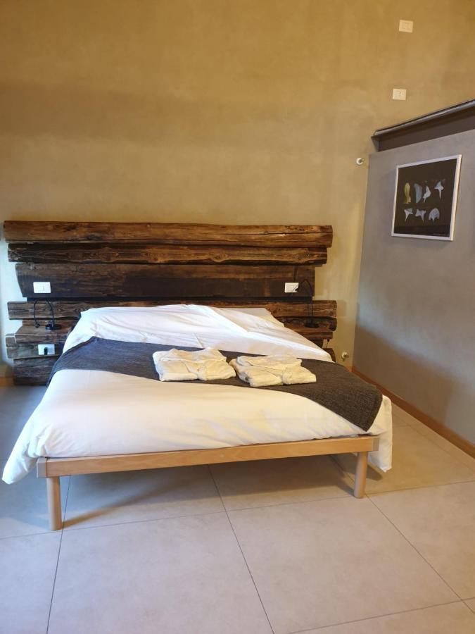 L'Uovo E La Faina Bed & Breakfast Busca Exterior foto